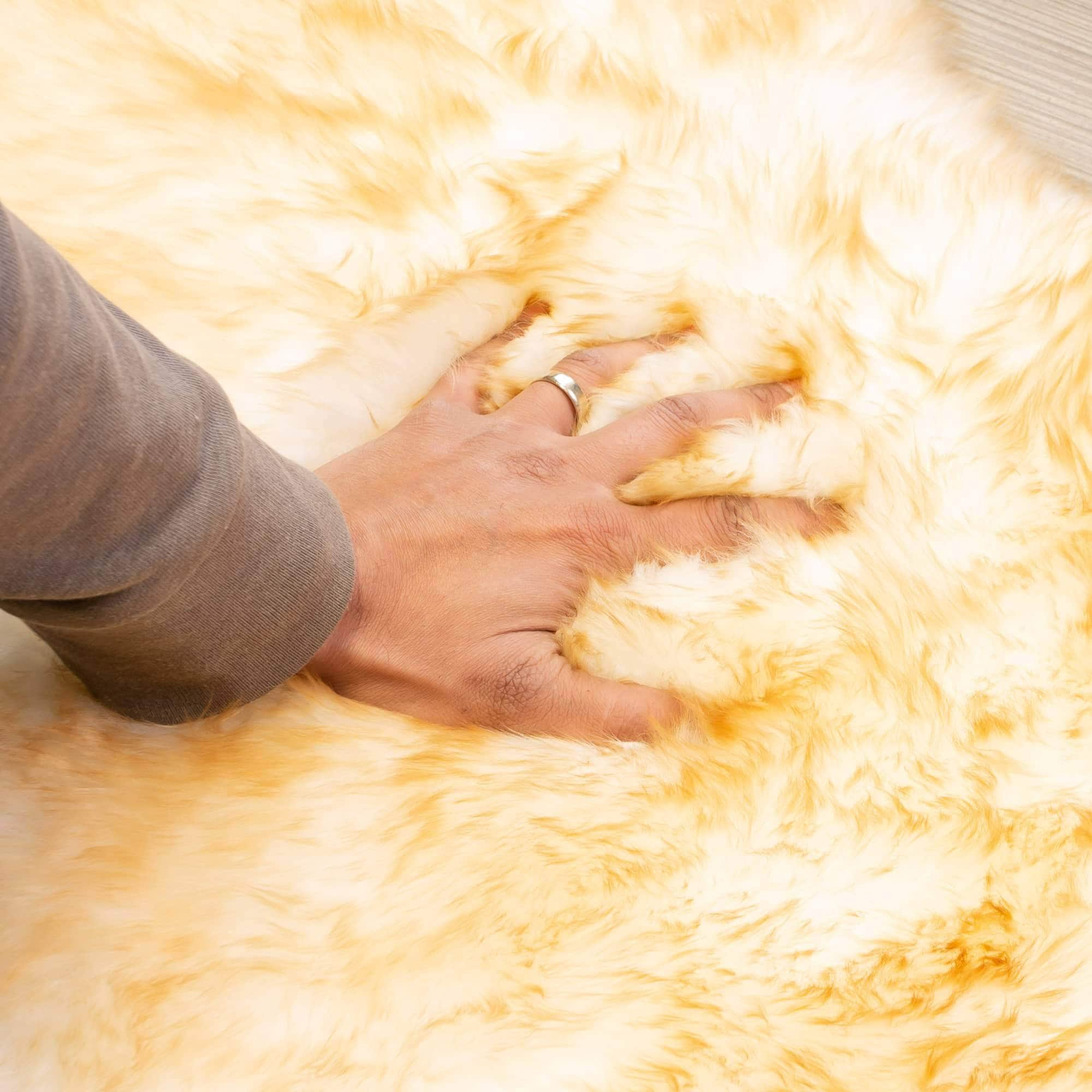 Natural Sheepskin Rug Shearling Fur Pelt #size_2' x 3'