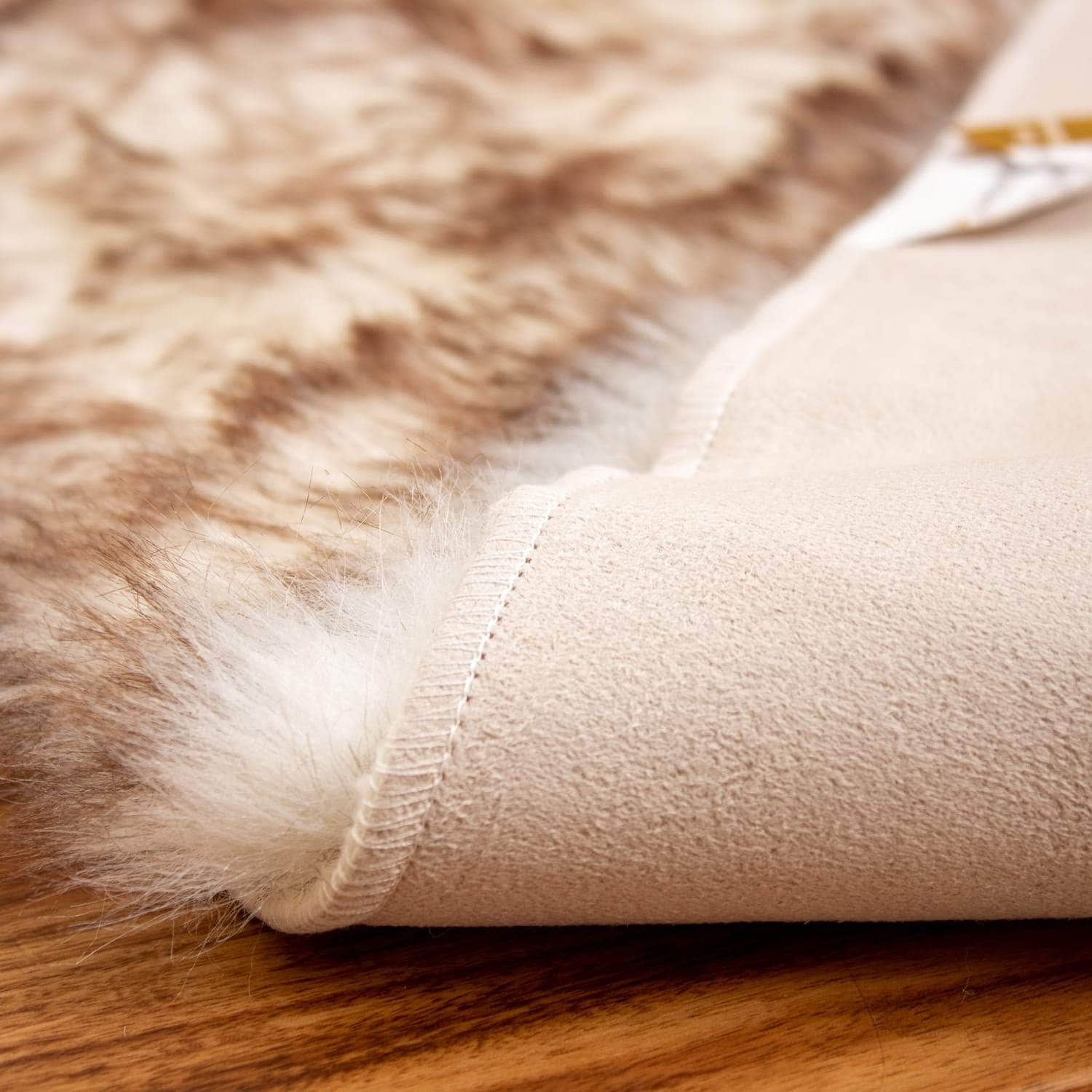 Two Tone Faux Fur Shaggy Rug #color_brown tips