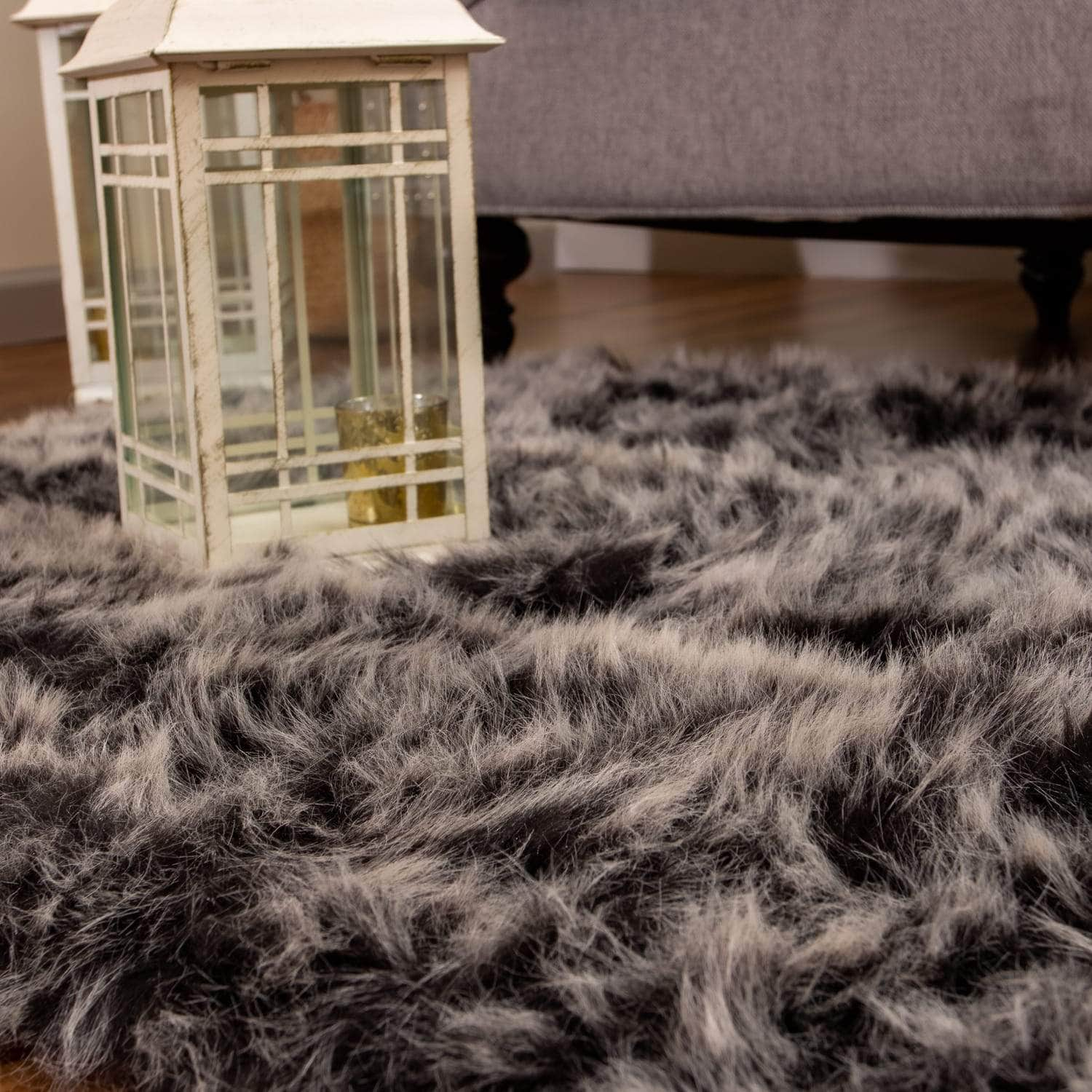 Two Tone Faux Fur Shaggy Rug #color_white tips